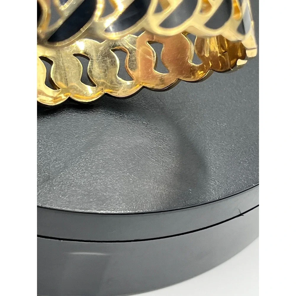 Henri Bendel Black Enamel Gold Tone Curb Chain Hinged Bangle Bracelet Clasp